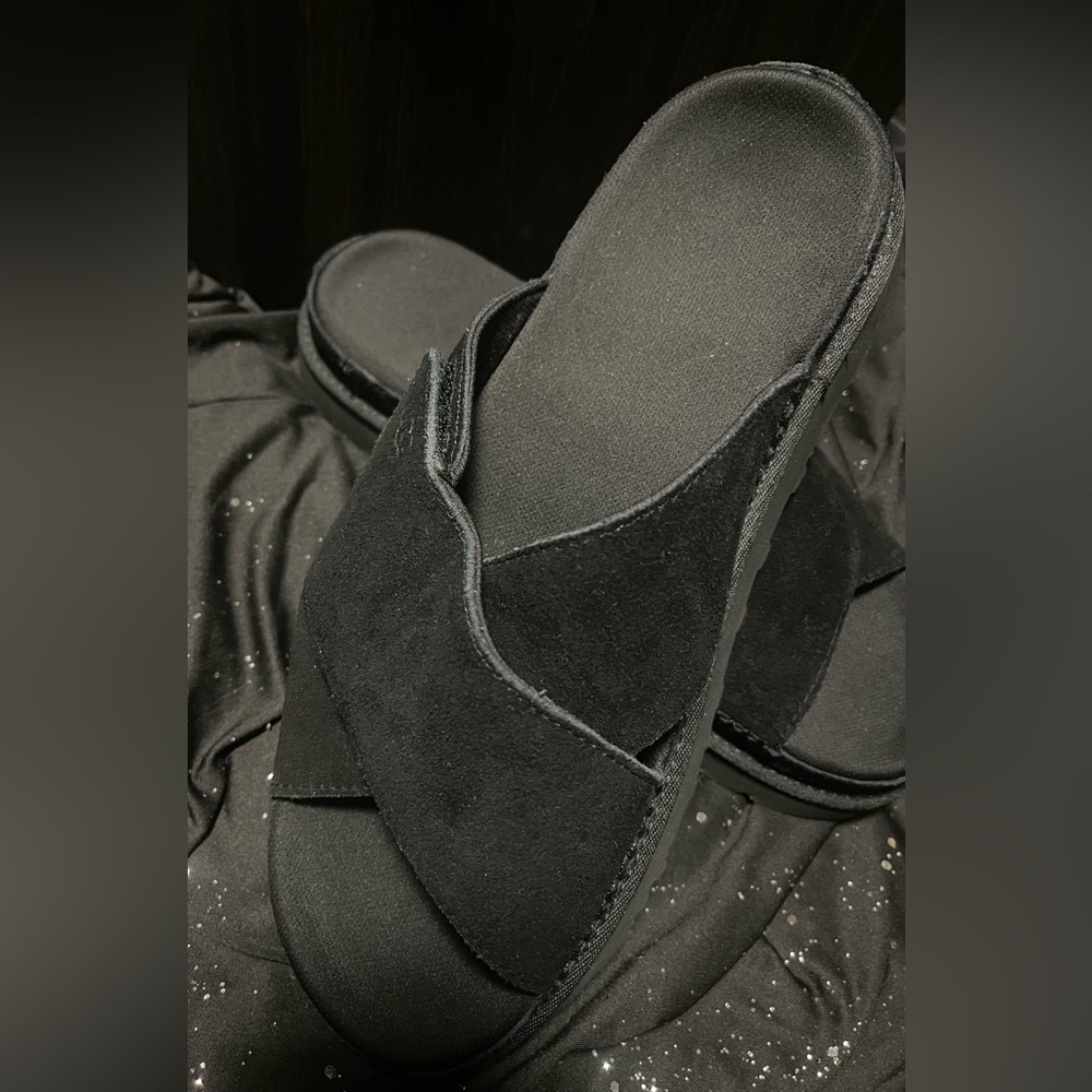 UGG Goldenstar Cross slide